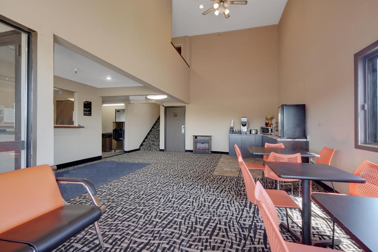 Americas Quality Inn & Suites - Finlayson Eksteriør billede